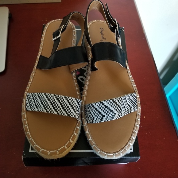 Qupid Shoes - Flatform sandals